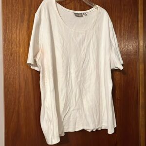 Womens size 2X white stretch short sleeve shirt in great shape.